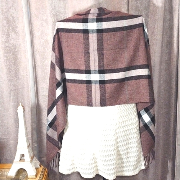 NWT Top It Off Plaid Wrap Shawl or Scarf - Picture 8 of 10